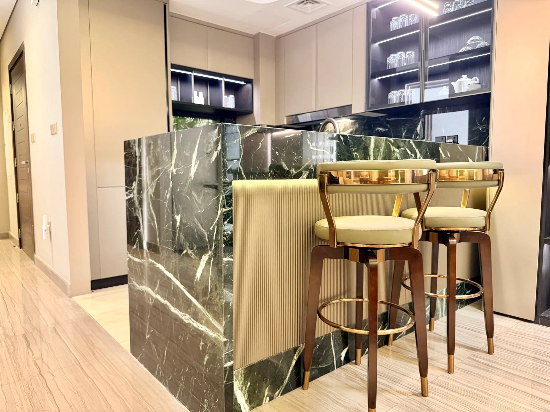 Modenzo kitchen with island